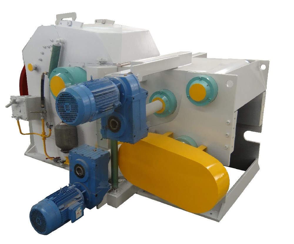 Hydraulic drum wood chipper